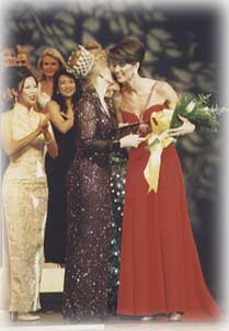 Mrs Ohio being crowned Mrs Us by her husband Don