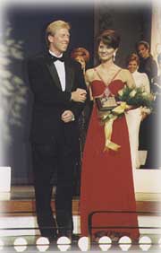 Mrs Ohio being crowned Mrs Us by her husband Don